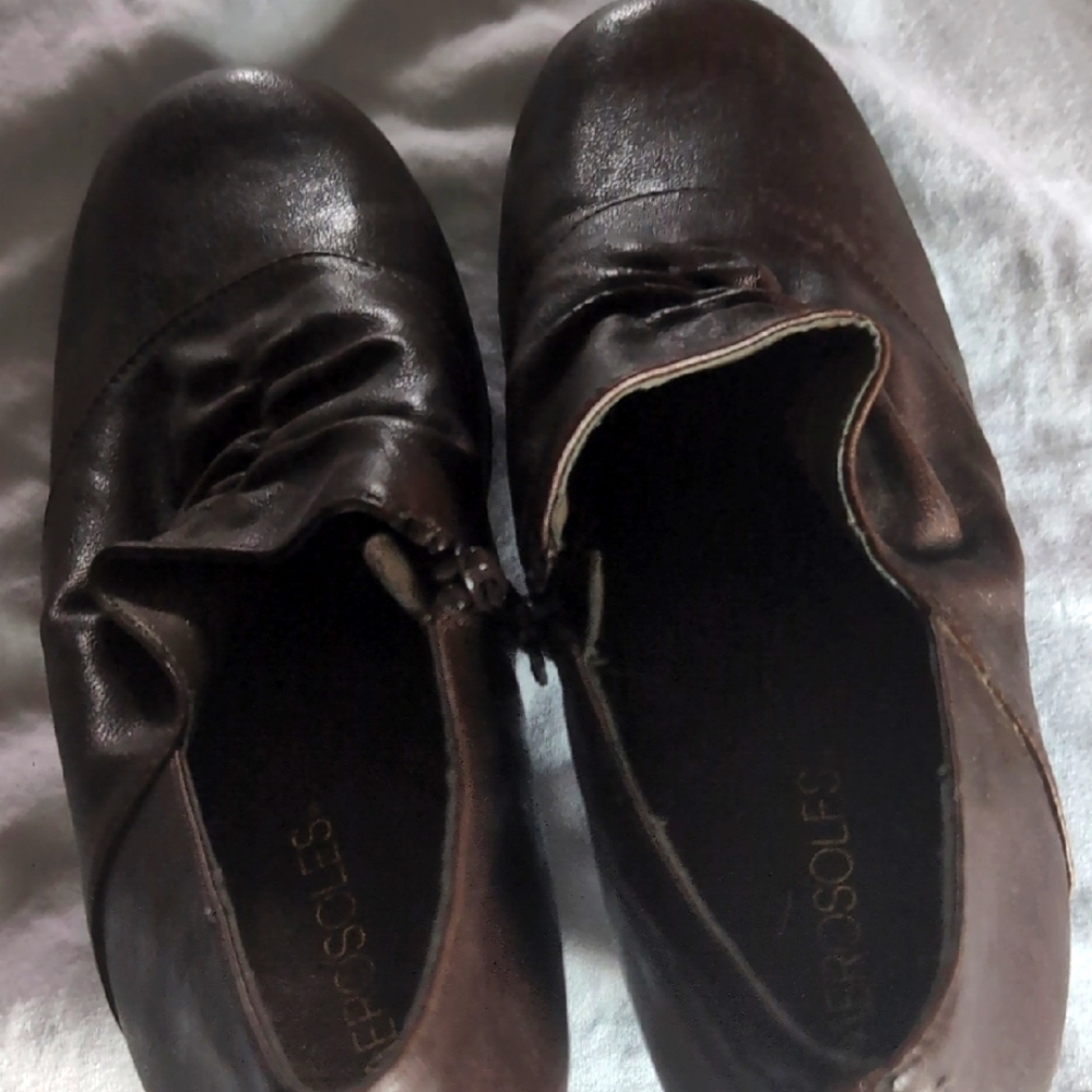 Aerosole Brown Zipper Short Booties